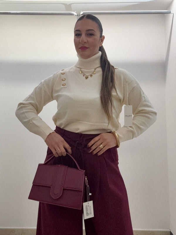 Maglioncino collo alto con dettagli oro