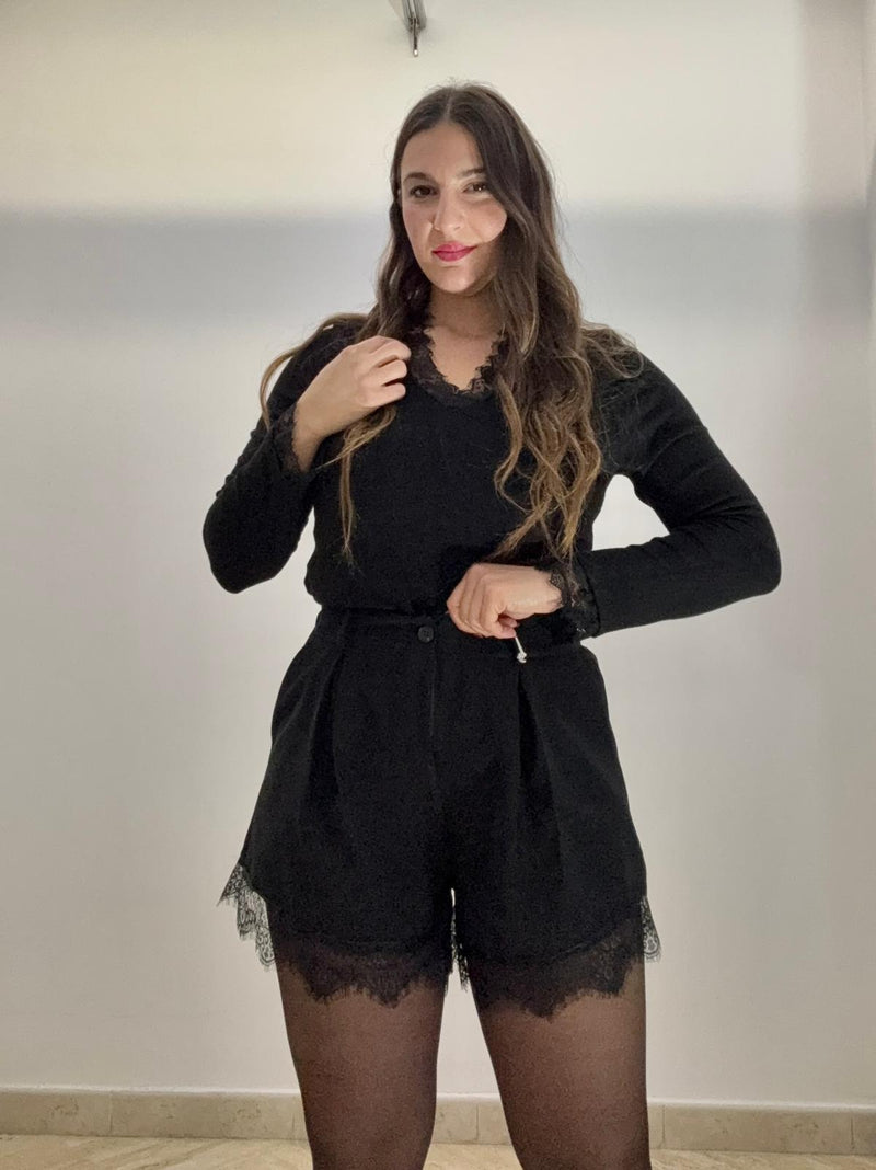 Pantaloncini con ricamo