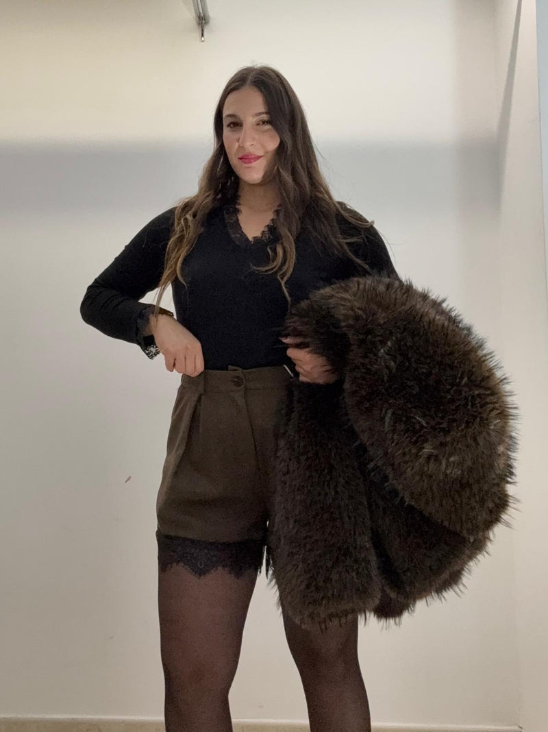 Pantaloncini con ricamo